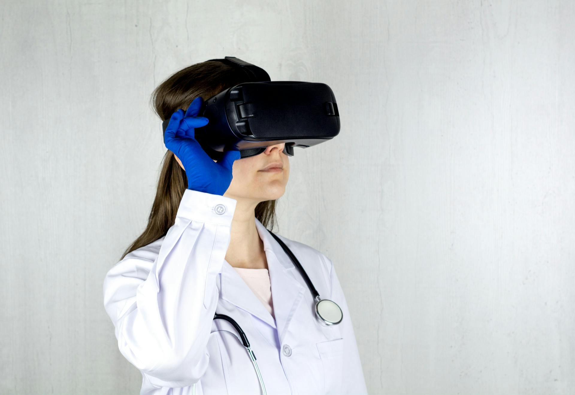 Clinician training inside a standalone VR headset
